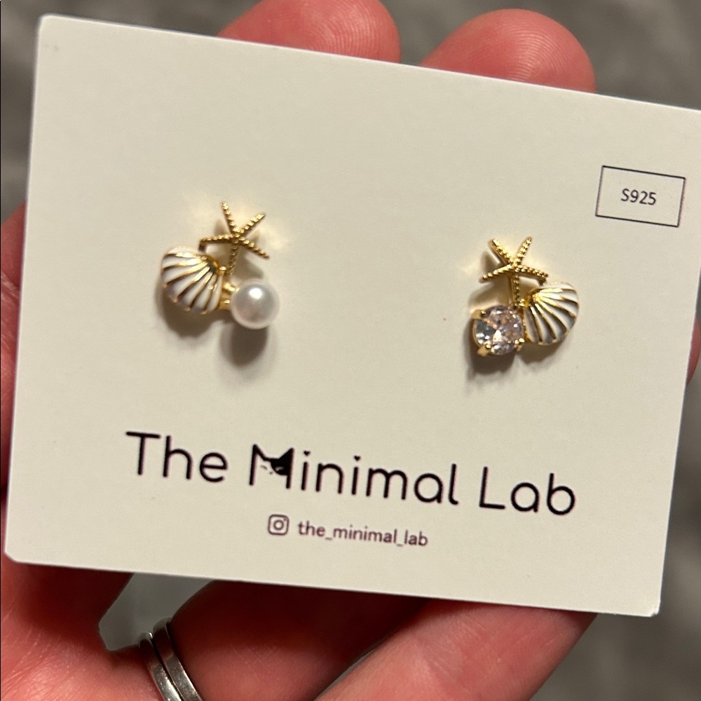 Gold Starfish Shell Earrings - Picture 3 of 3